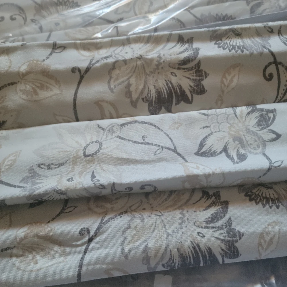 1 Roman shade Soft fold Blinds floral fabric light blocking 25x51